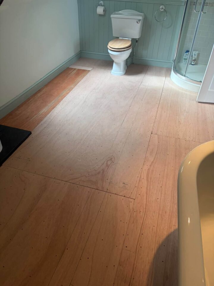 Amtico Spacia Checkerboard & Bathroom Vinyl 01